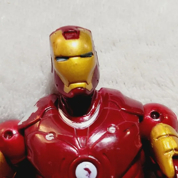Marvel Legends 6" Iron Man Movie Mark III Action Figure - Picture 3 of 10